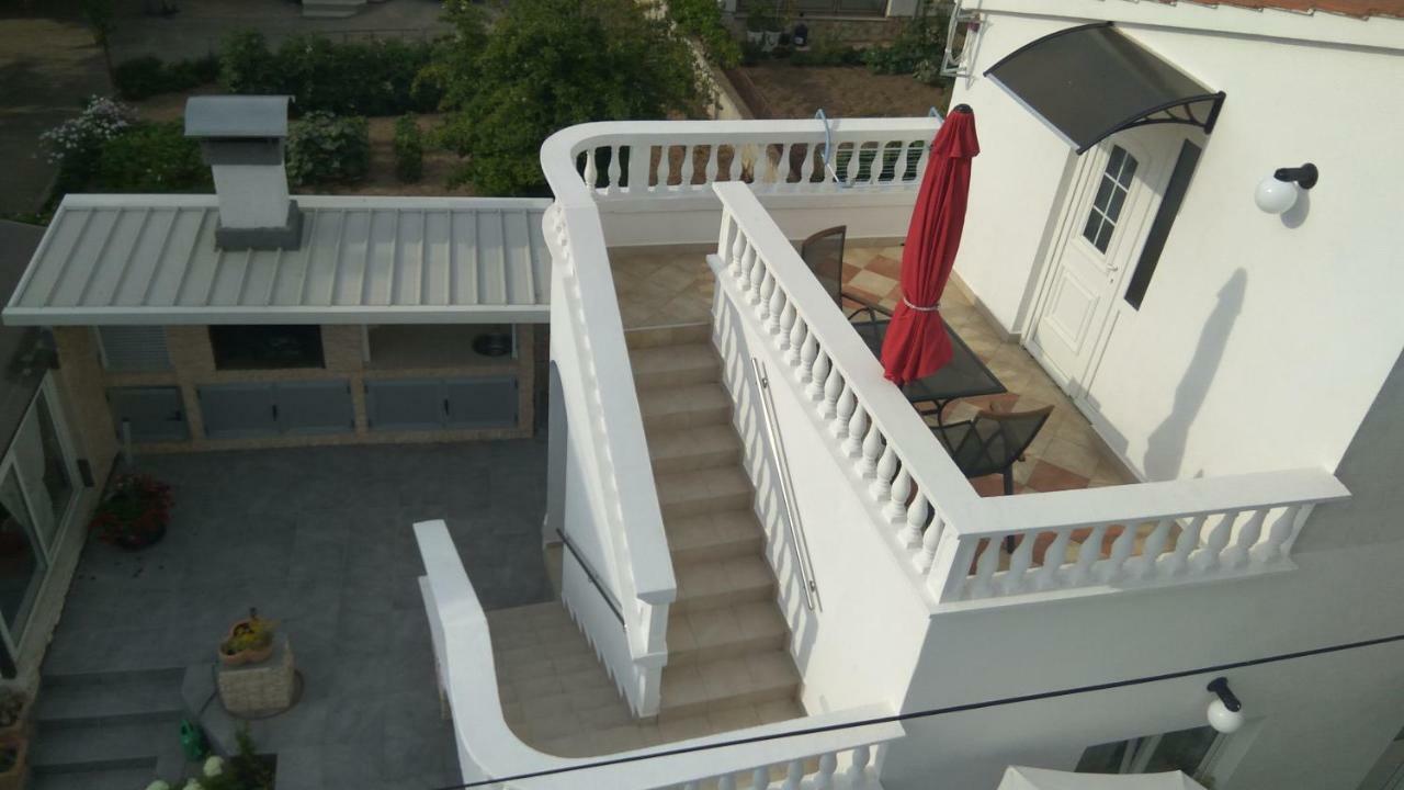 Apartments Lipic Vodice Exterior photo