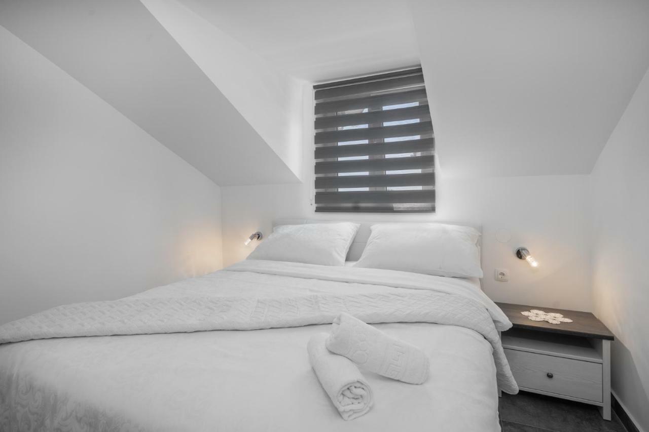 Apartments Lipic Vodice Exterior photo