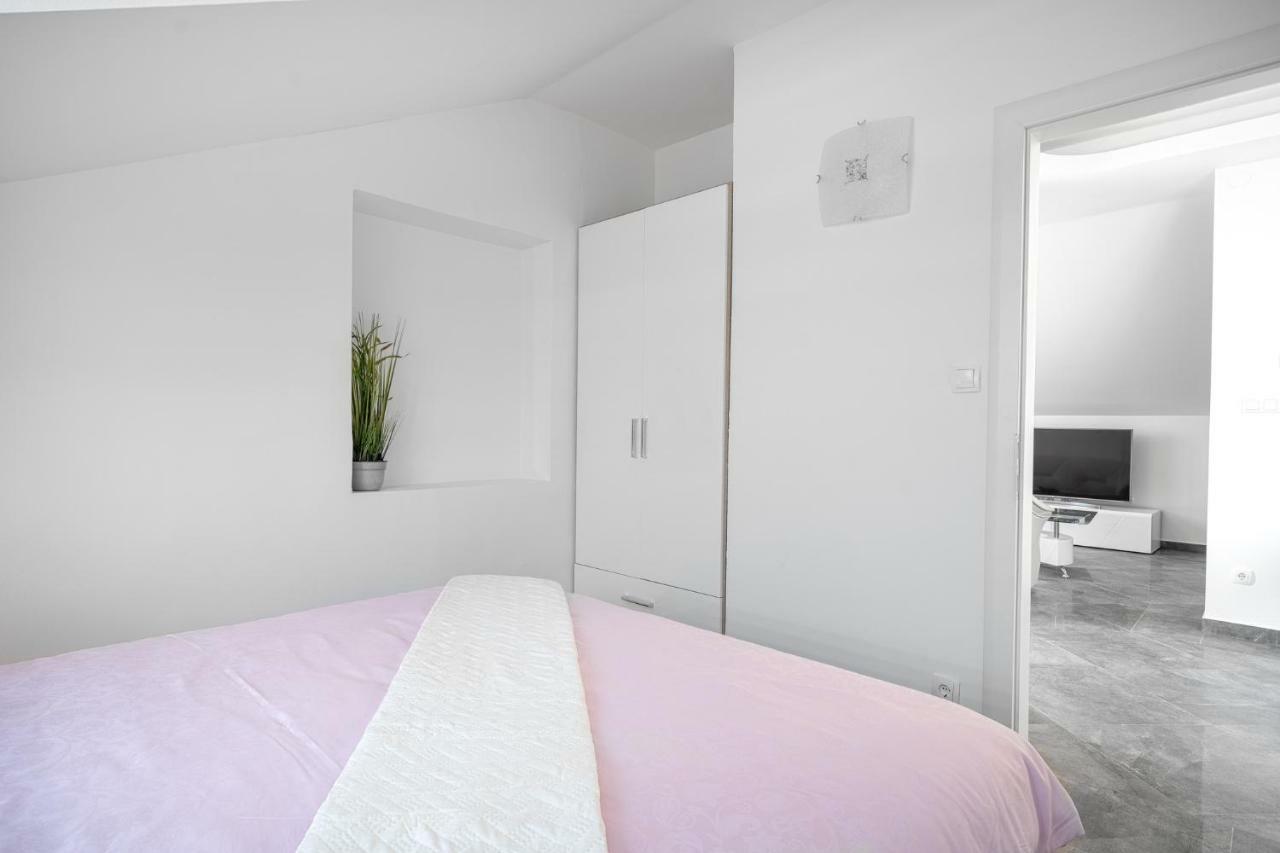 Apartments Lipic Vodice Exterior photo