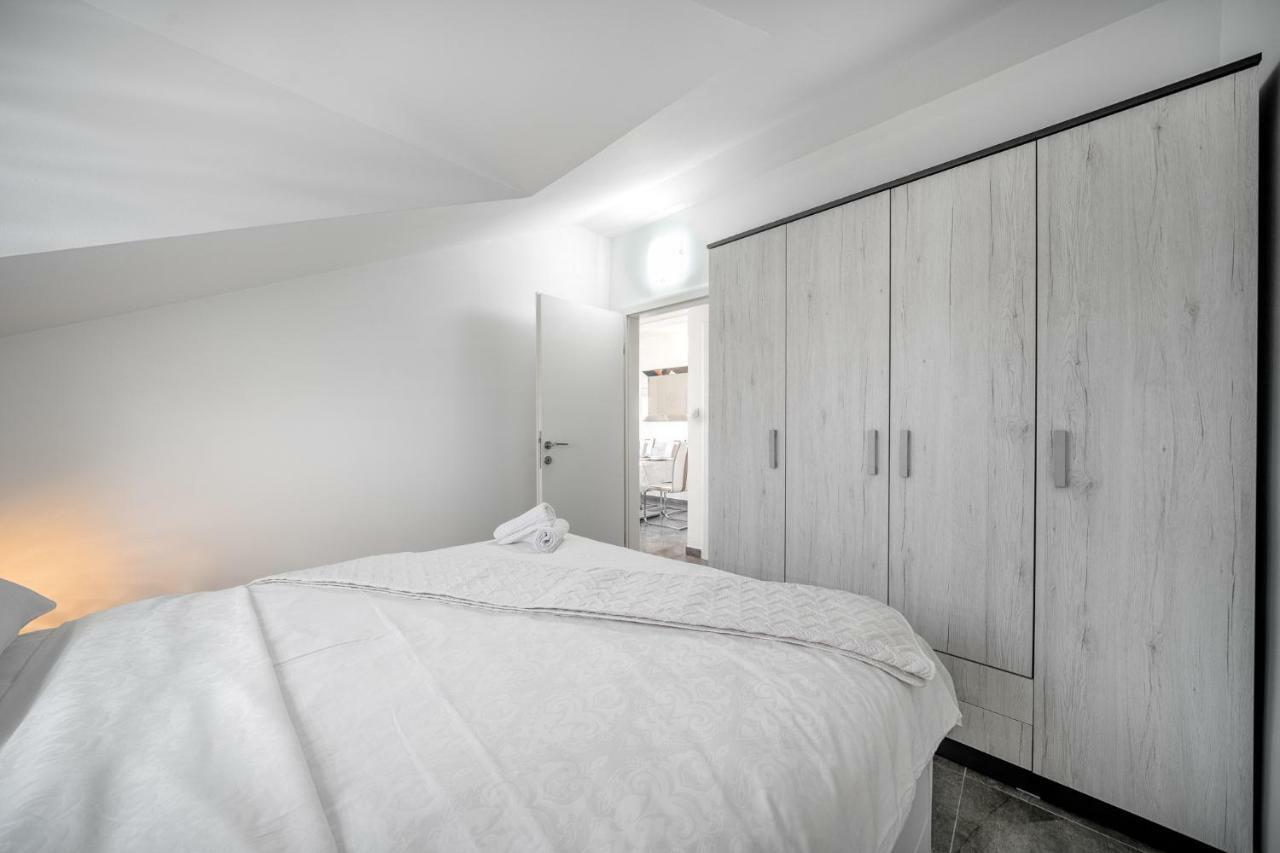 Apartments Lipic Vodice Exterior photo